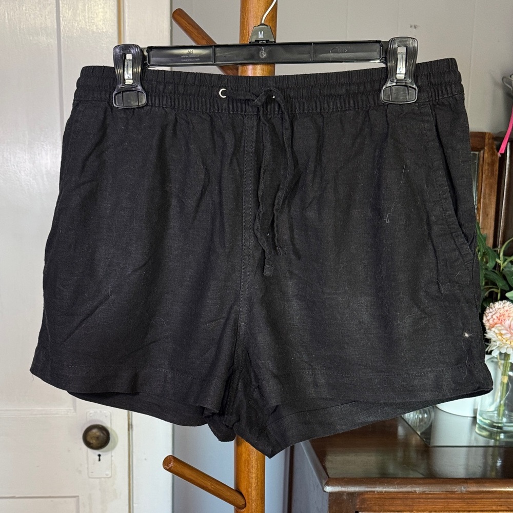 🖤 H&M Black Linen-Blend Pull-On Shorts — Size M